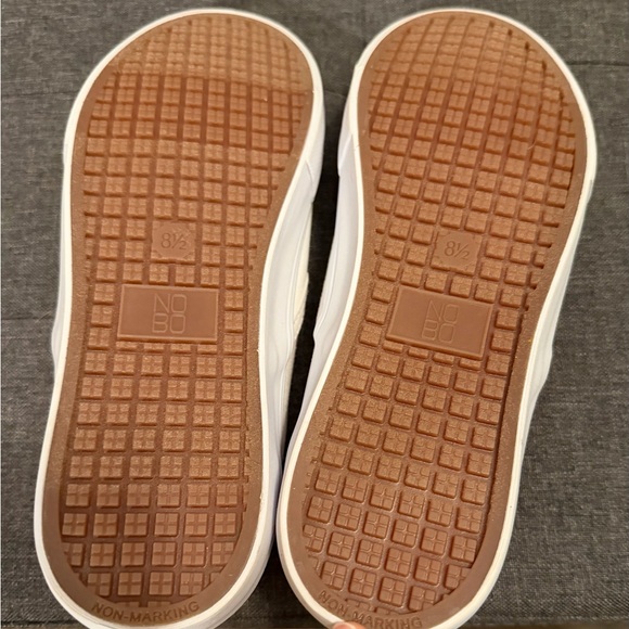 Pre-loved No Boundaries women's canvas slip-on sneakers in white, size 8.5 - Picture 5 of 5